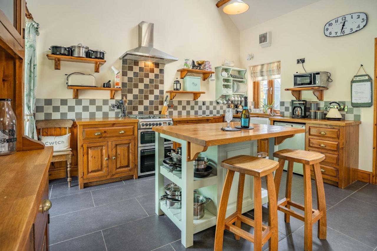 Villa Ysgubor Hir à Llanedy Extérieur photo