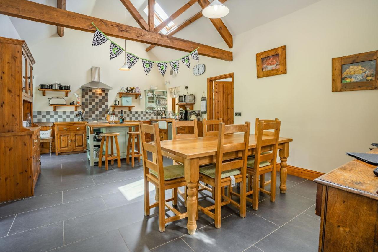 Villa Ysgubor Hir à Llanedy Extérieur photo
