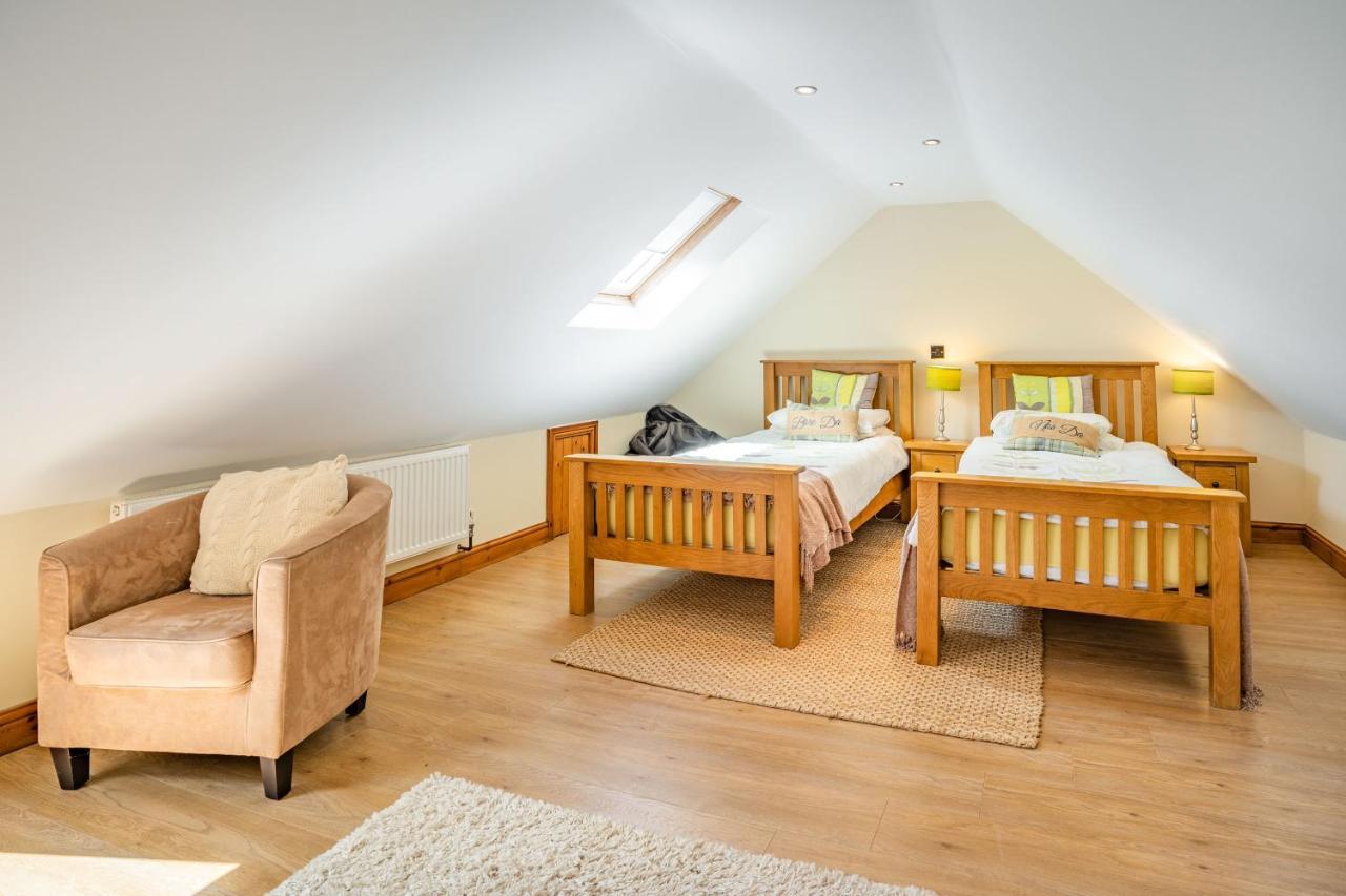Villa Ysgubor Hir à Llanedy Extérieur photo
