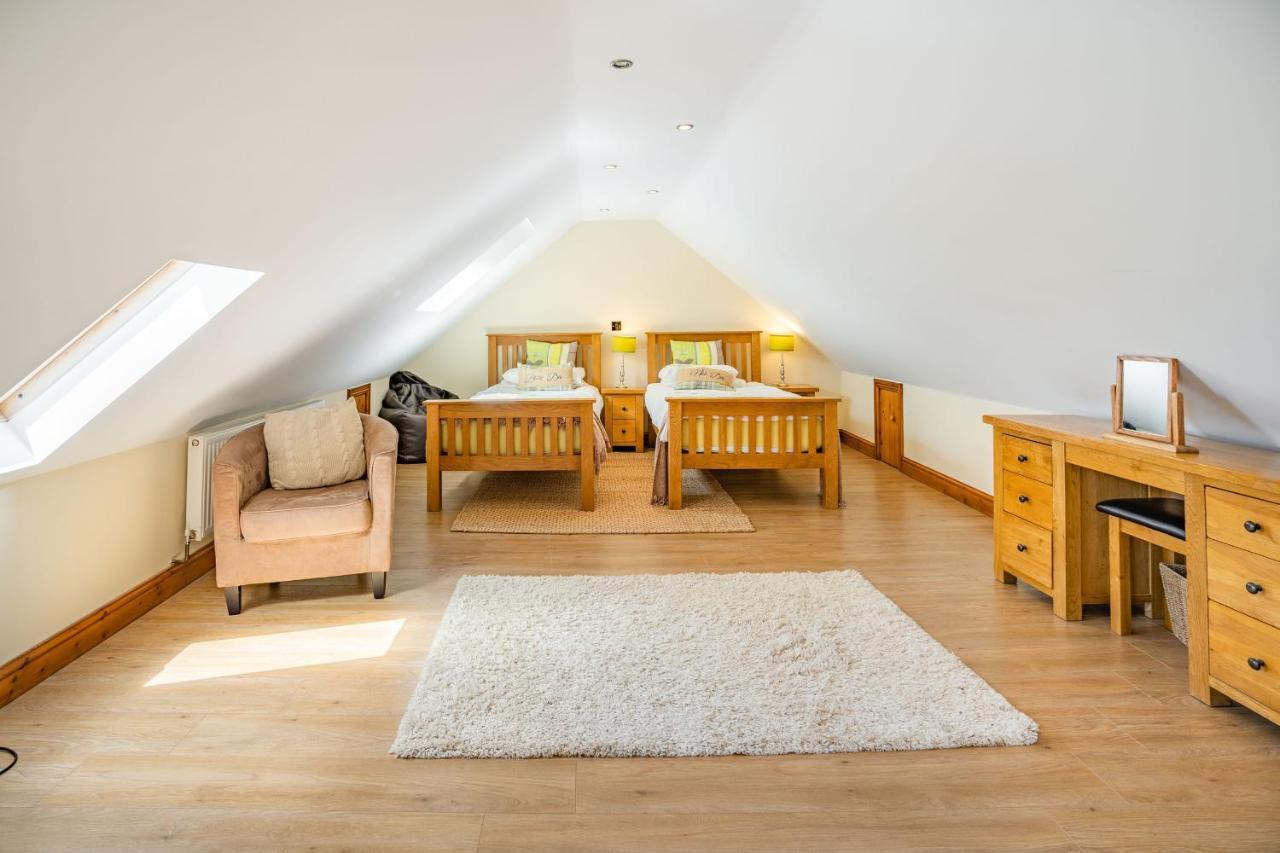 Villa Ysgubor Hir à Llanedy Extérieur photo